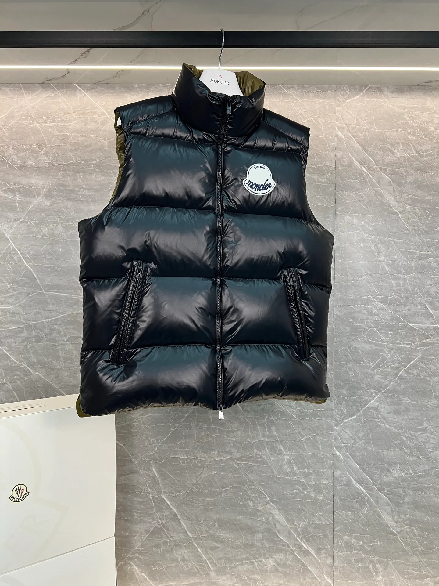 Жилеты Мужские Moncler 18599853