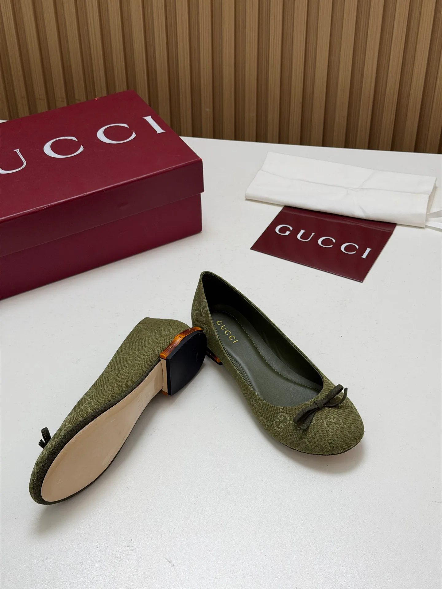 Women's Ballet Flats GUCCI 18396254