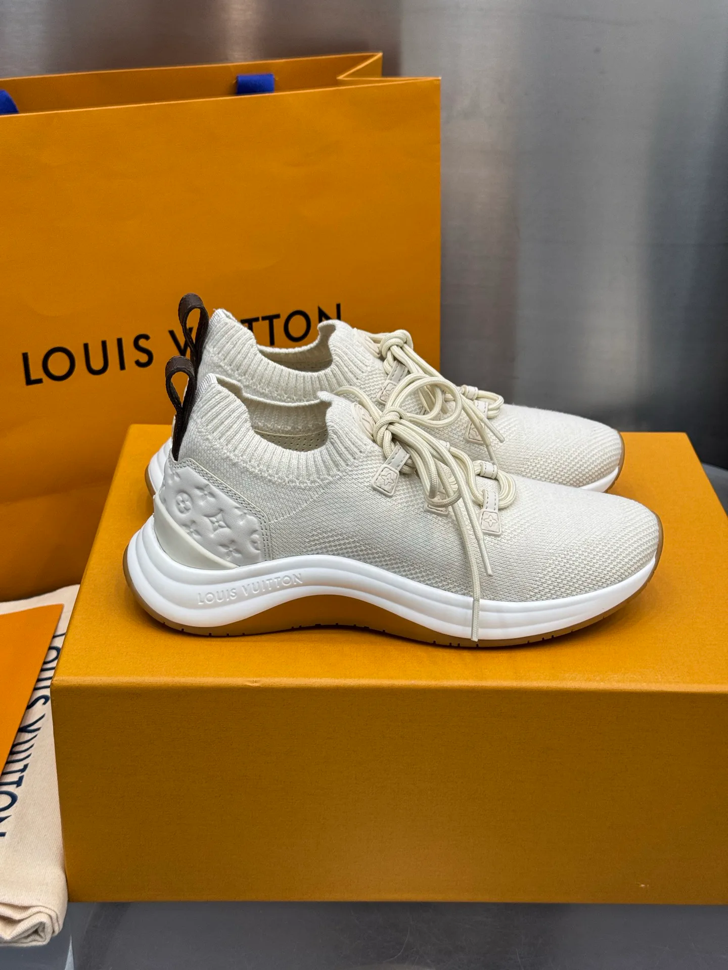 Women's Sneakers LOUIS VUITTON 18202472