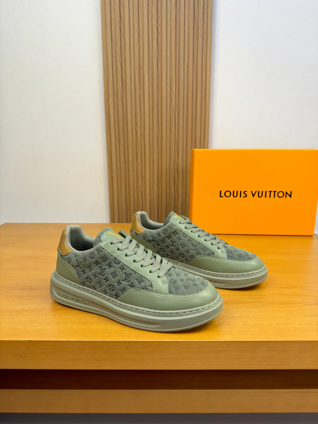 Women's Sneakers LOUIS VUITTON 17765803