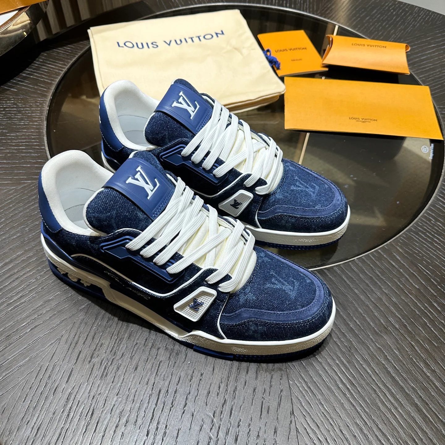 Women's Sneakers LOUIS VUITTON 18192020