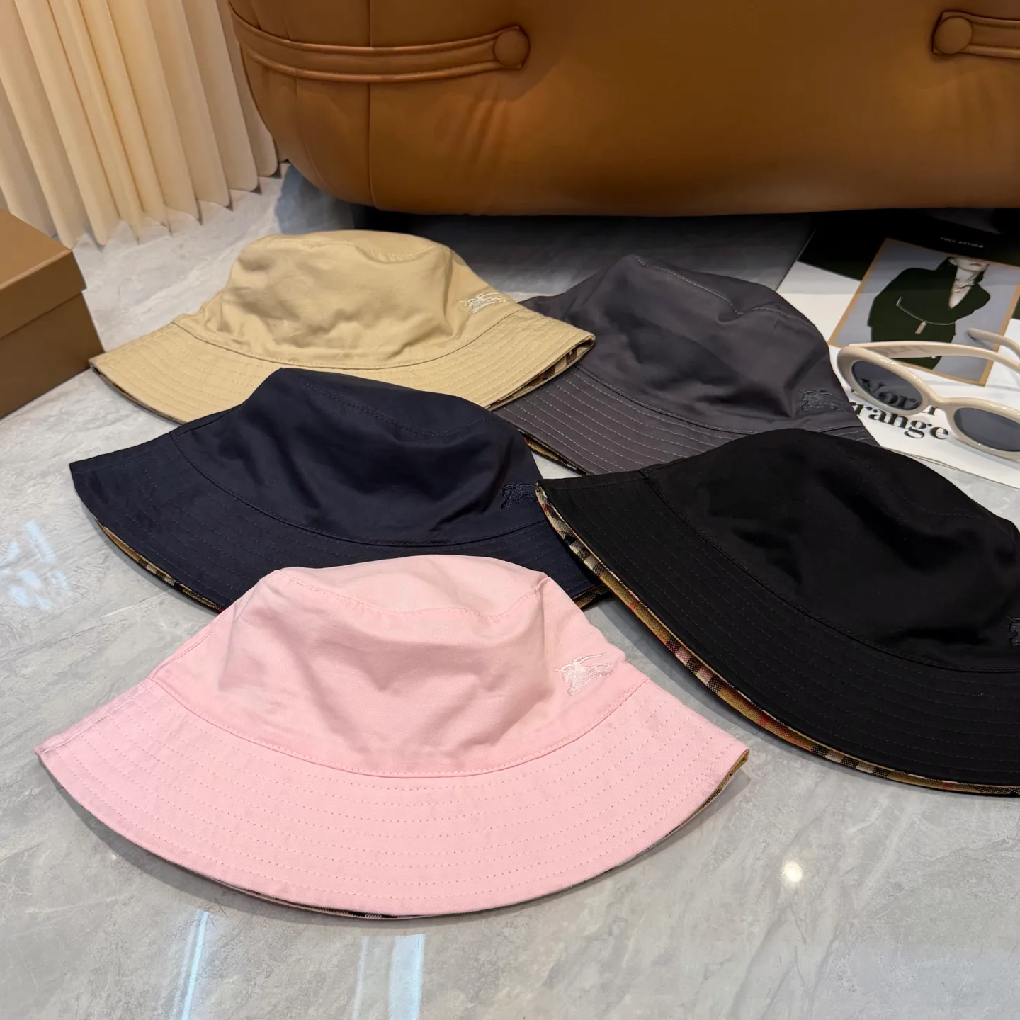 Hats BURBERRY 17604929