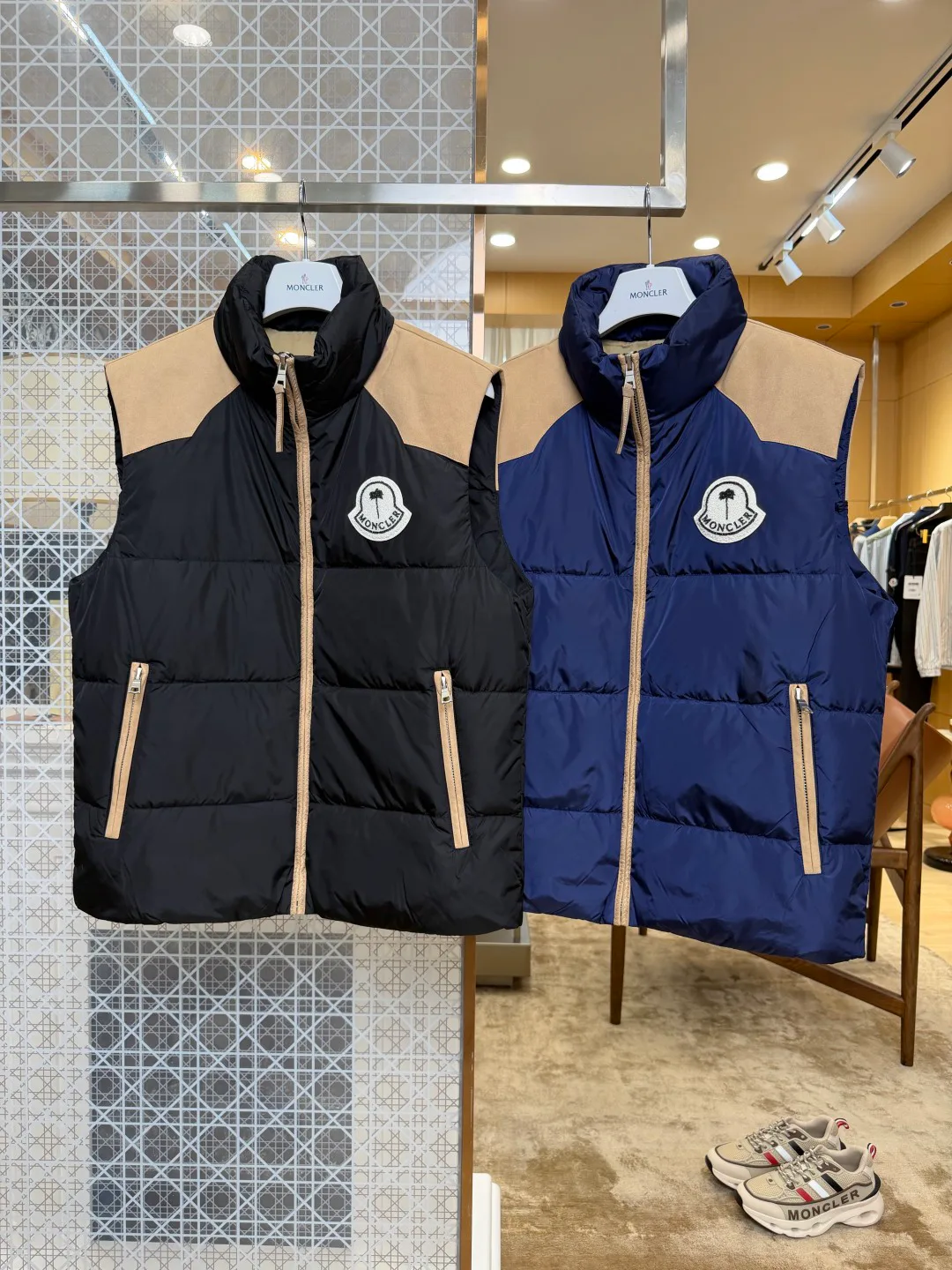 Men's Vests MONCLER 18359604
