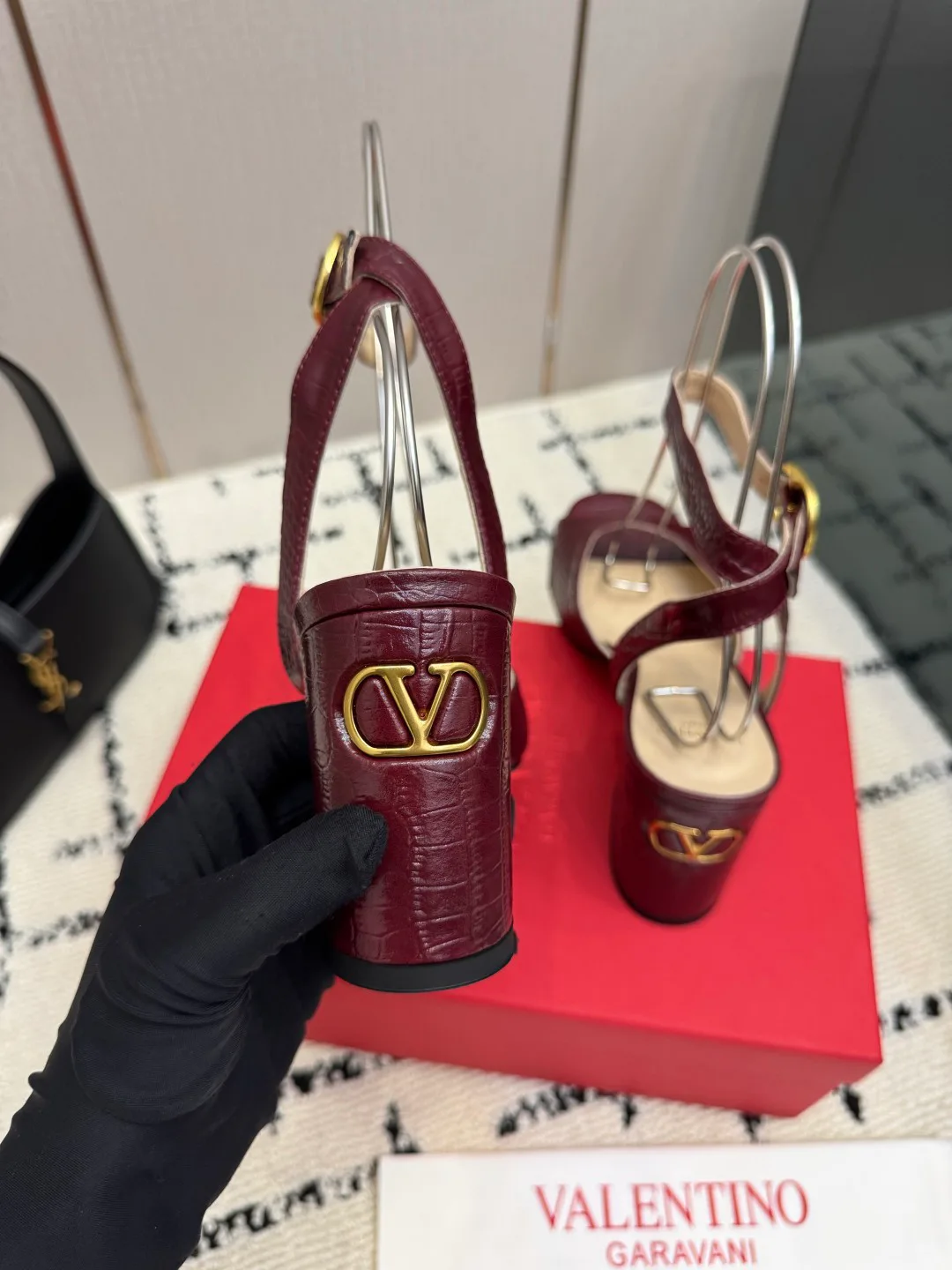 Women's Open-Toe Sandals VALENTINO 18048996