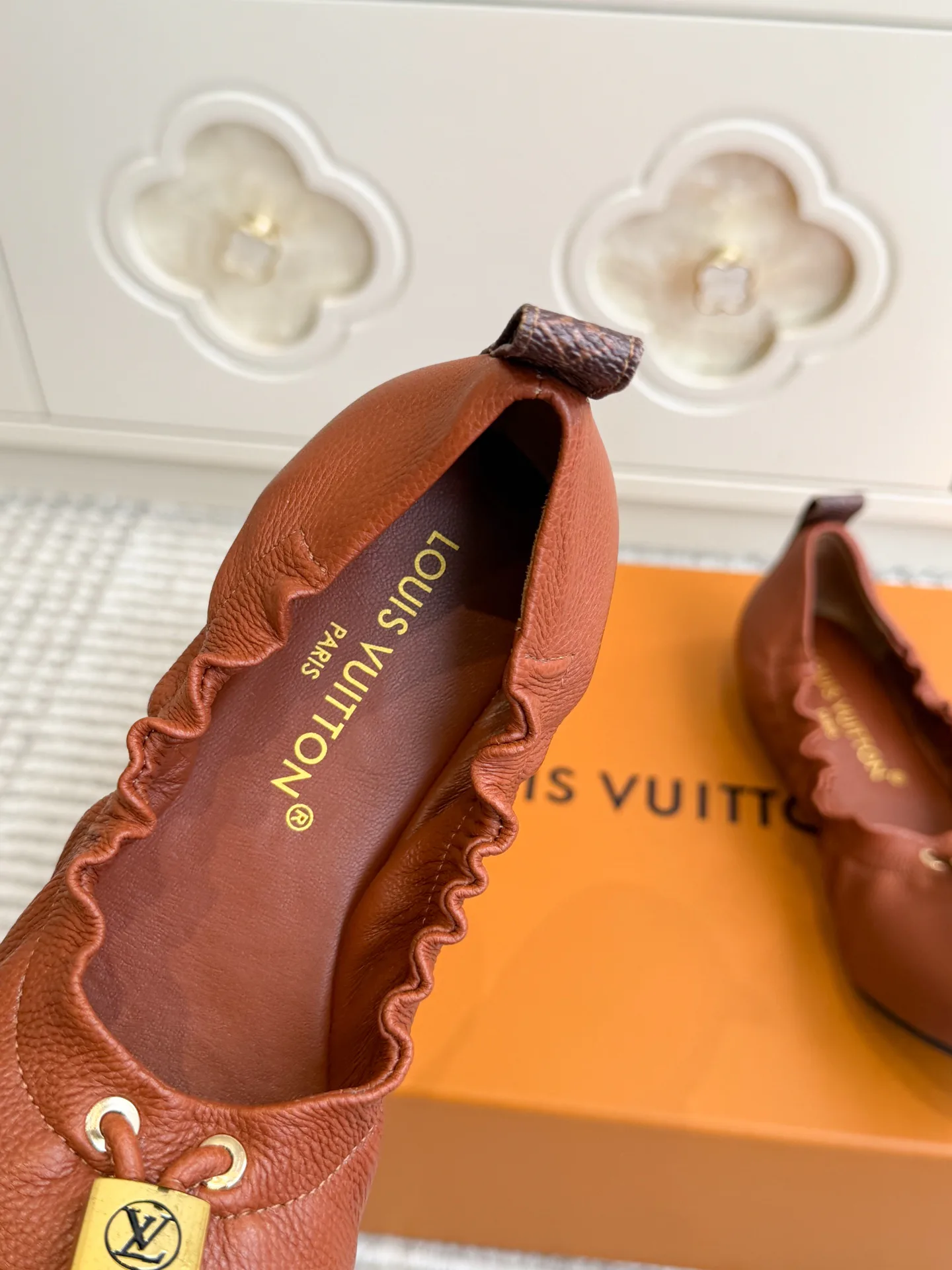 Women's Ballet Flats LOUIS VUITTON 18414275