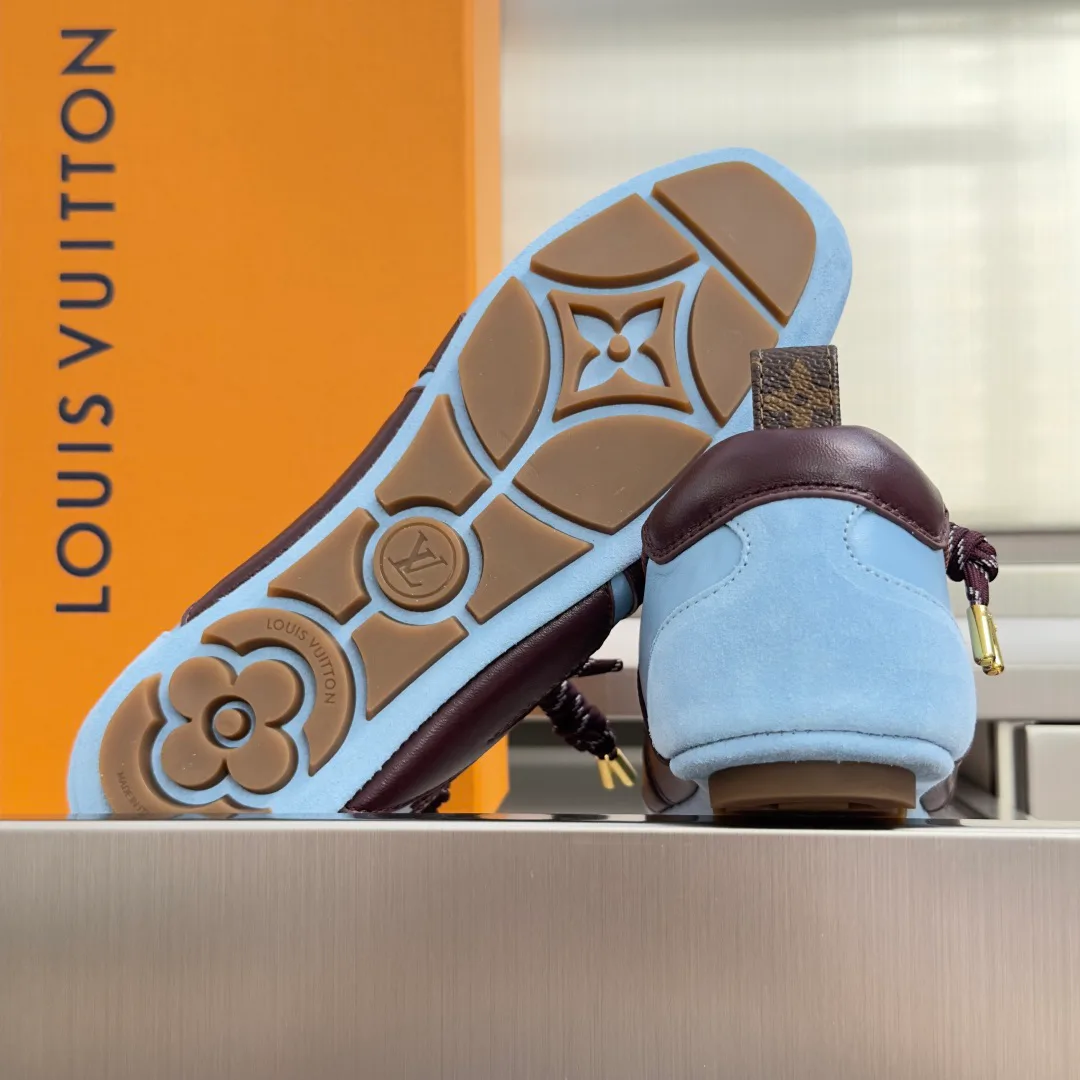 Women's Sneakers LOUIS VUITTON 17950638