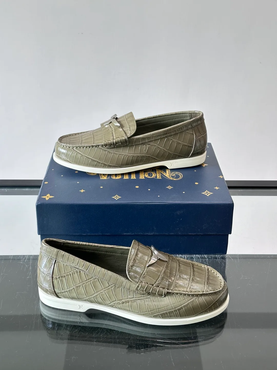 Men's Loafers And Dress Shoes LOUIS VUITTON 18118562