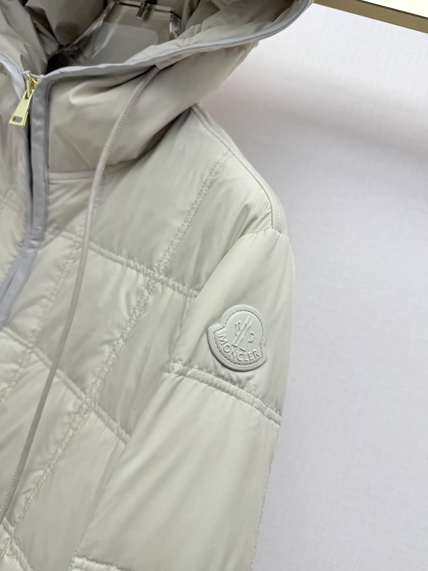 Women's Jackets And Down Jackets MONCLER 18435814