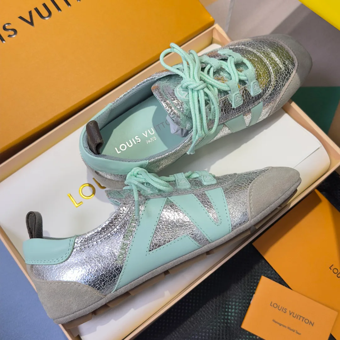 Women's Sneakers LOUIS VUITTON 17780696