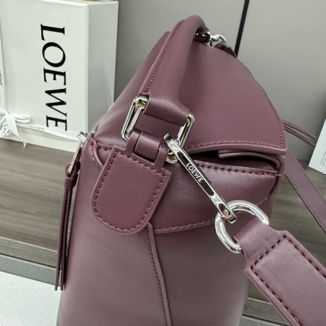 Women's Classic Handbags LOEWE 18030362
