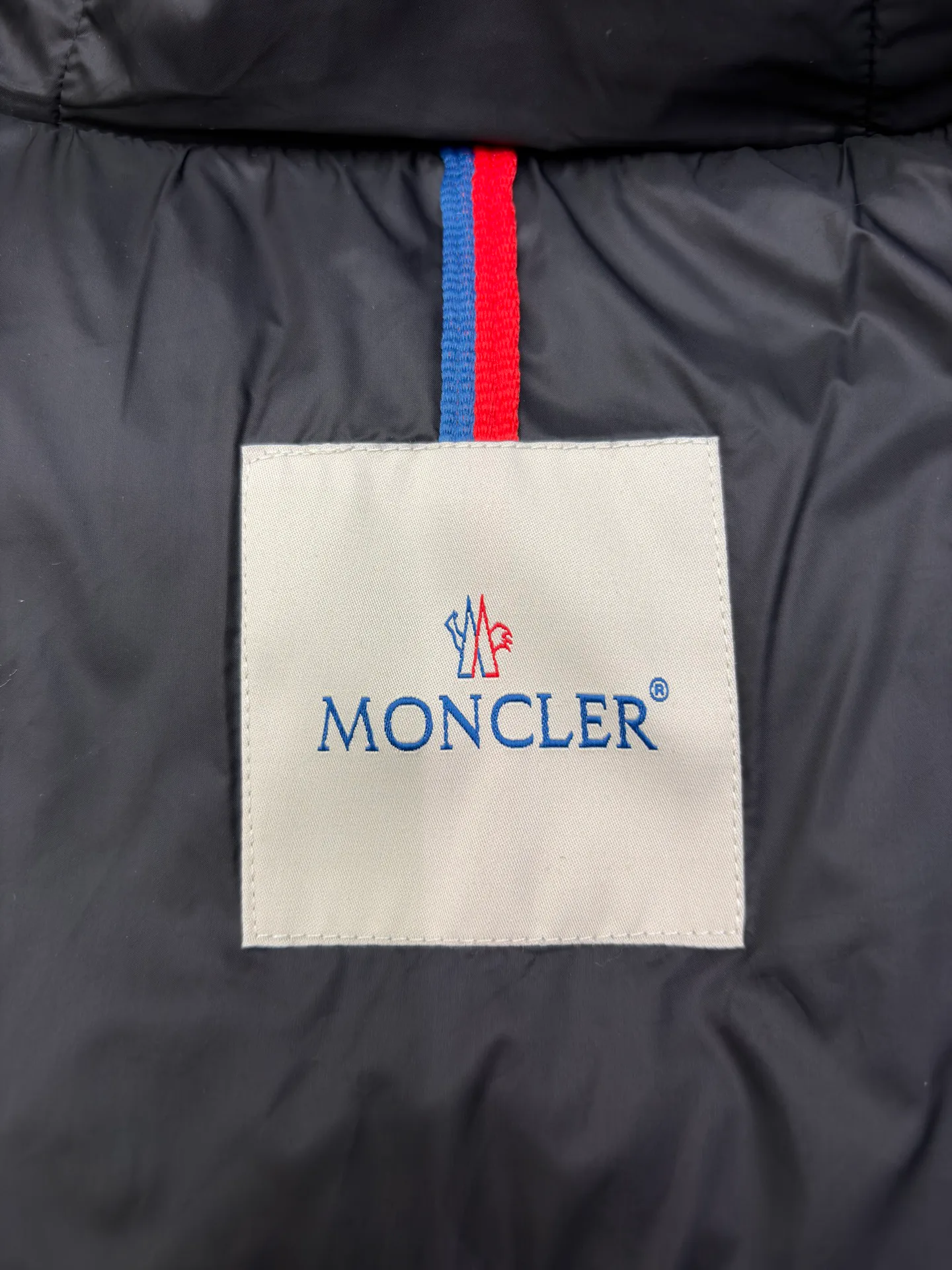 Women's Jackets And Down Jackets MONCLER 18111723
