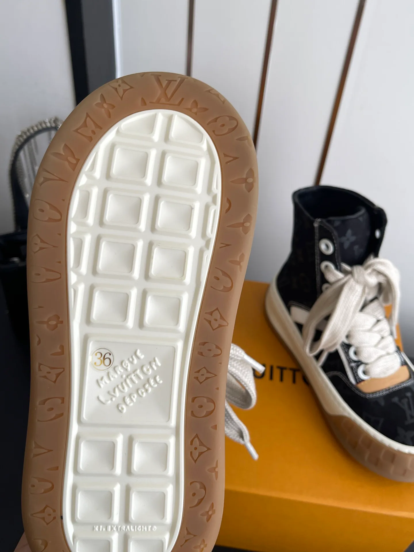 Women's Sneakers LOUIS VUITTON 17673245