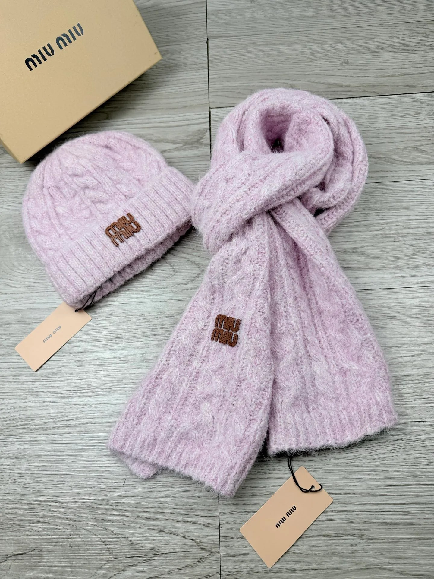 Hats MIU MIU 18549261