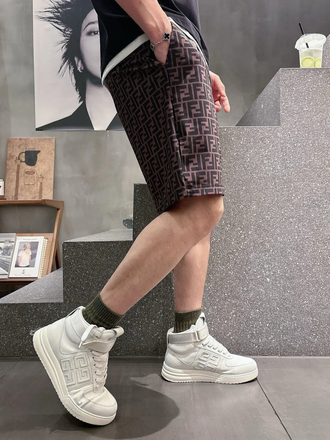 Men's Shorts FENDI 17468340