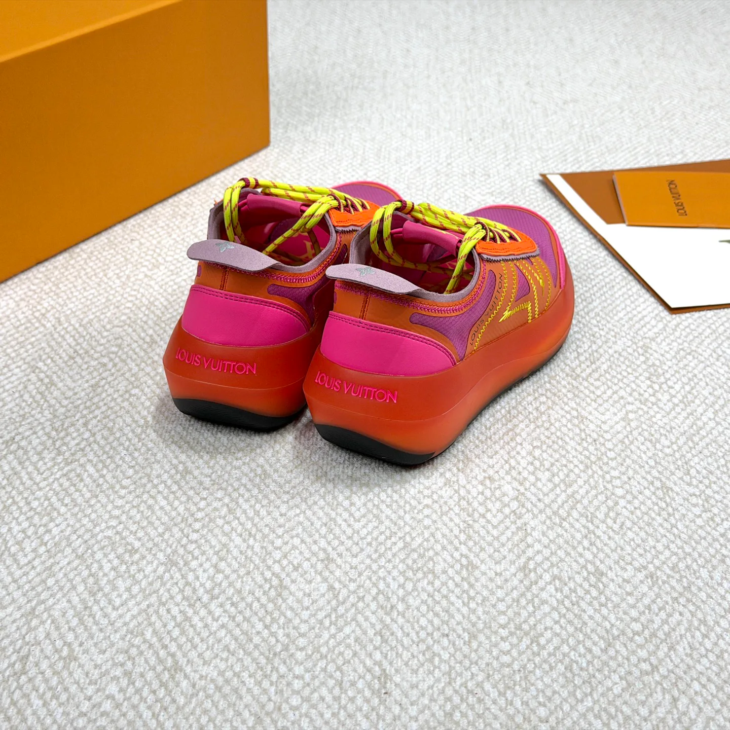 Women's Sneakers LOUIS VUITTON 18265148