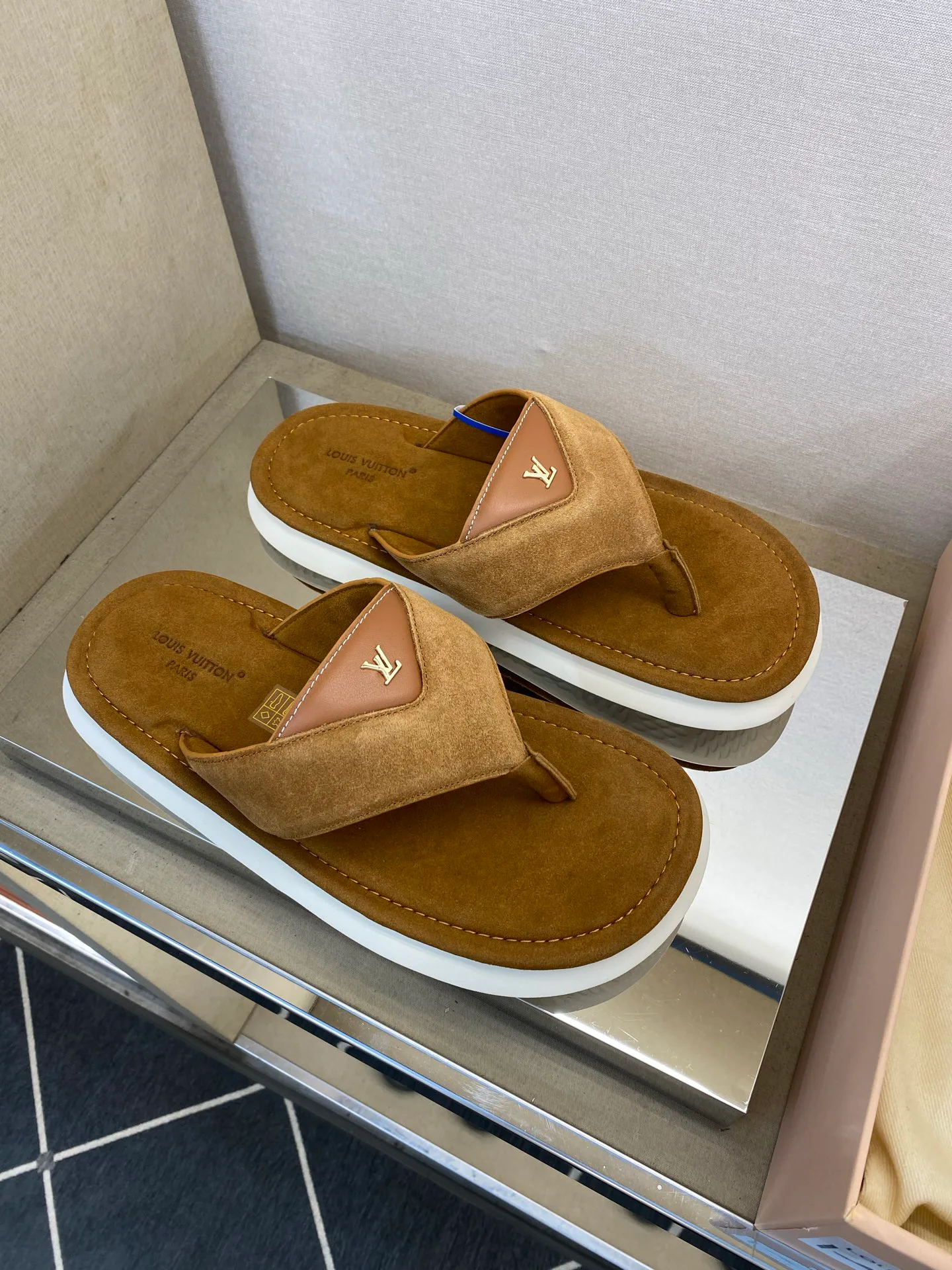 Men's Flip-Flops LOUIS VUITTON 17706369