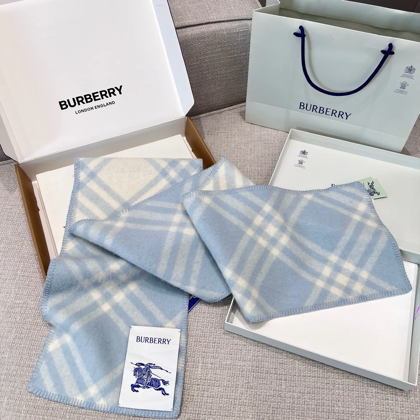 Scarves BURBERRY 17945211