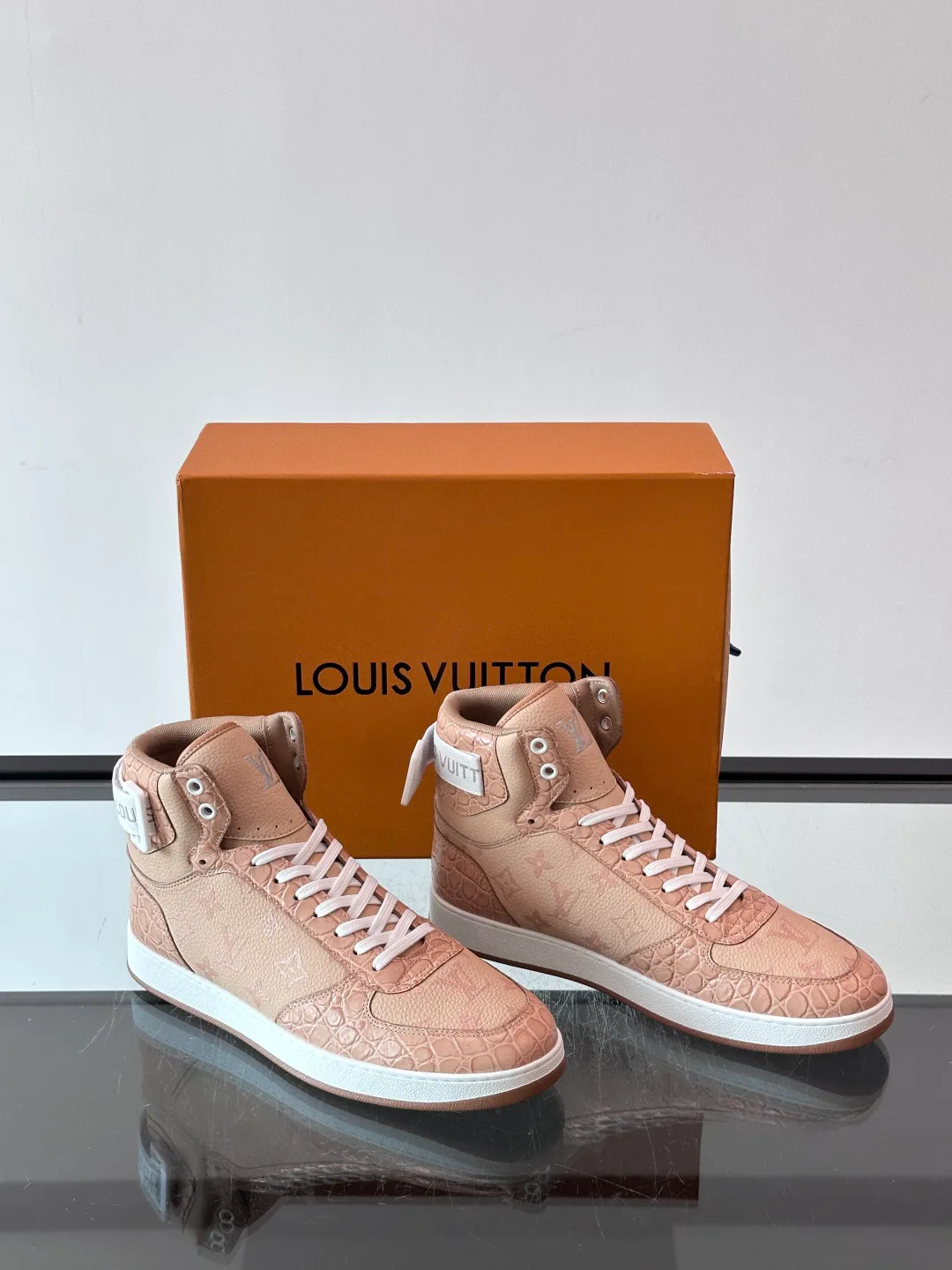 Men's Sneakers LOUIS VUITTON 18400604