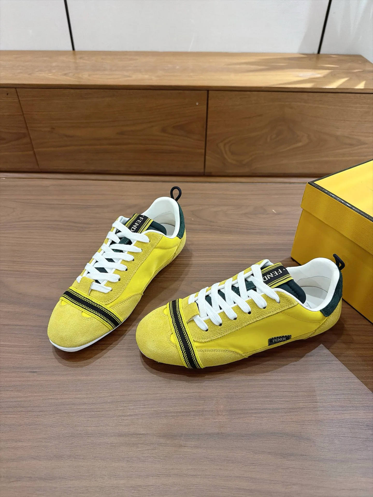 Women's Sneakers FENDI 18373647
