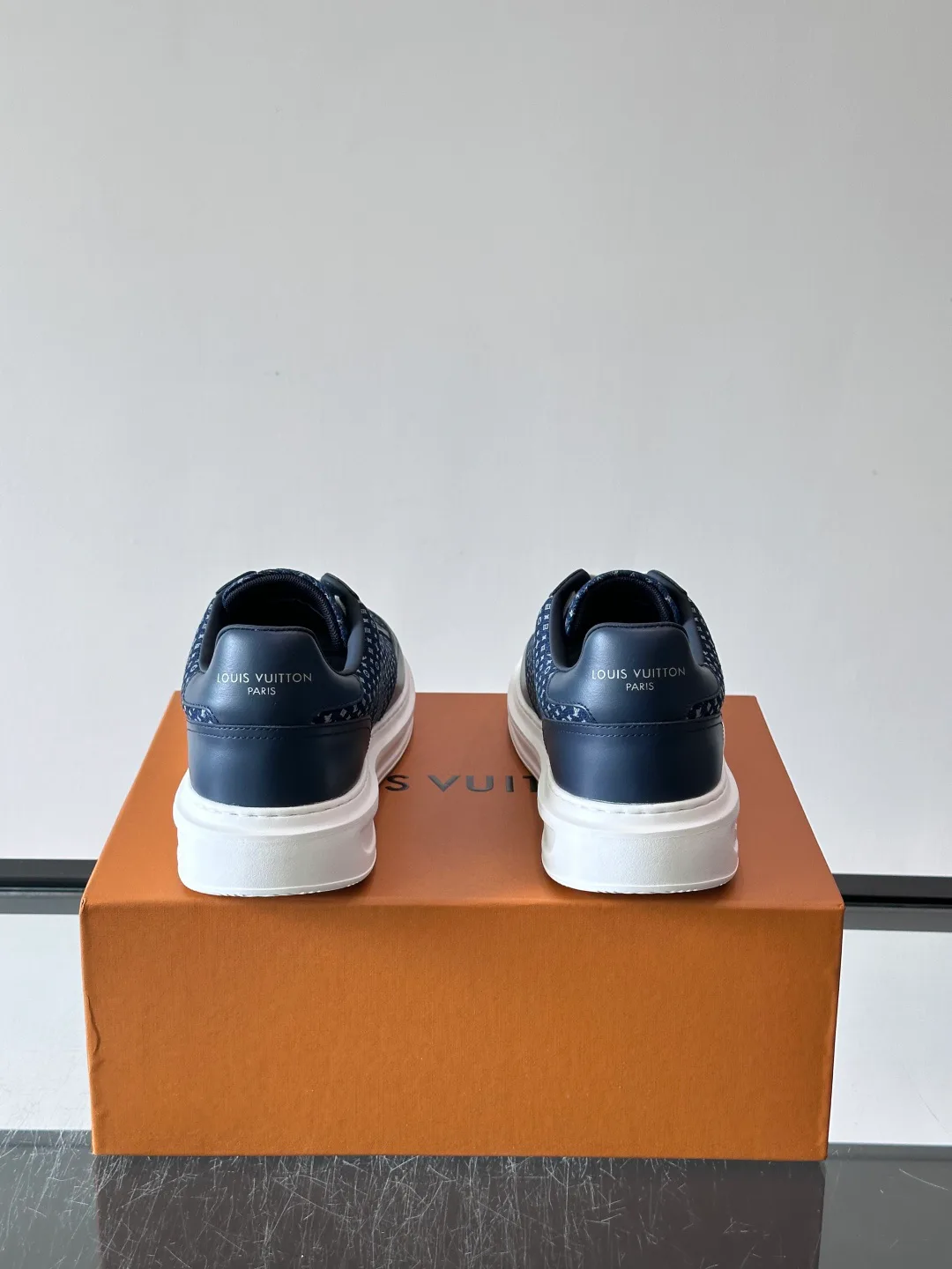 Women's Sneakers LOUIS VUITTON 18119008