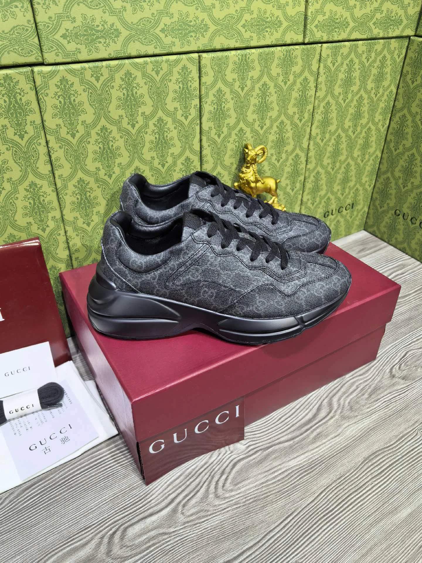 Women's Sneakers GUCCI 18039949