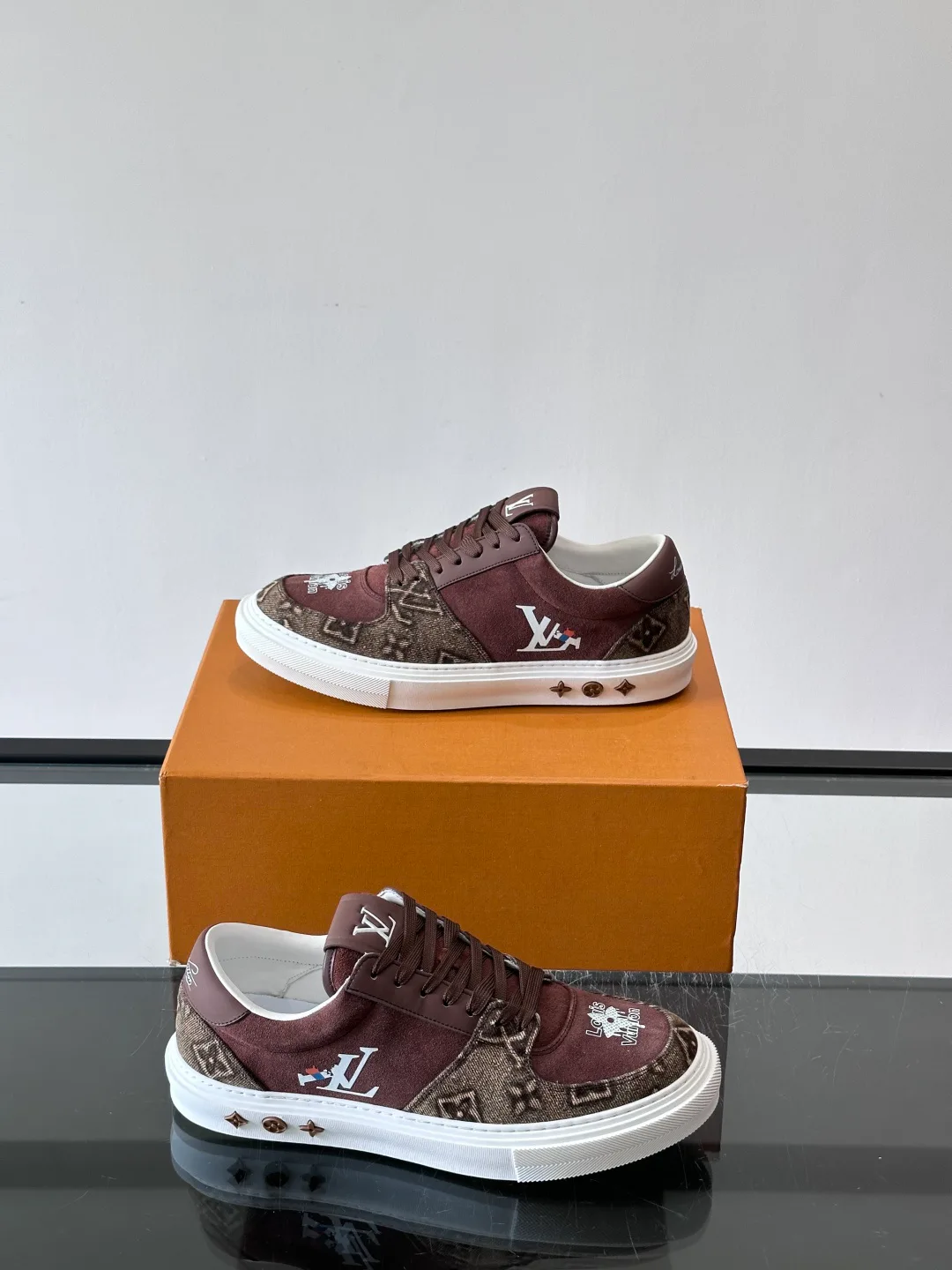 Women's Sneakers LOUIS VUITTON 17037734