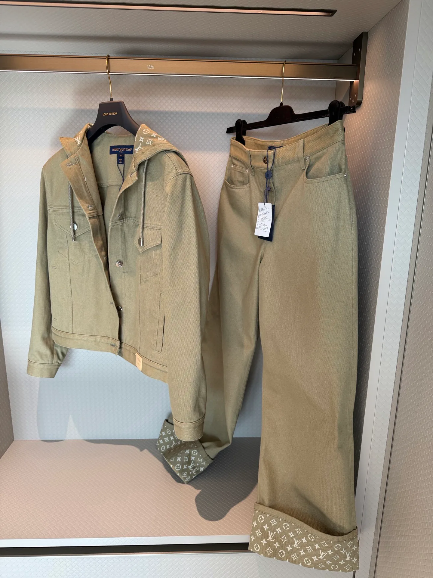 Women's Jackets And Down Jackets LOUIS VUITTON 17094451