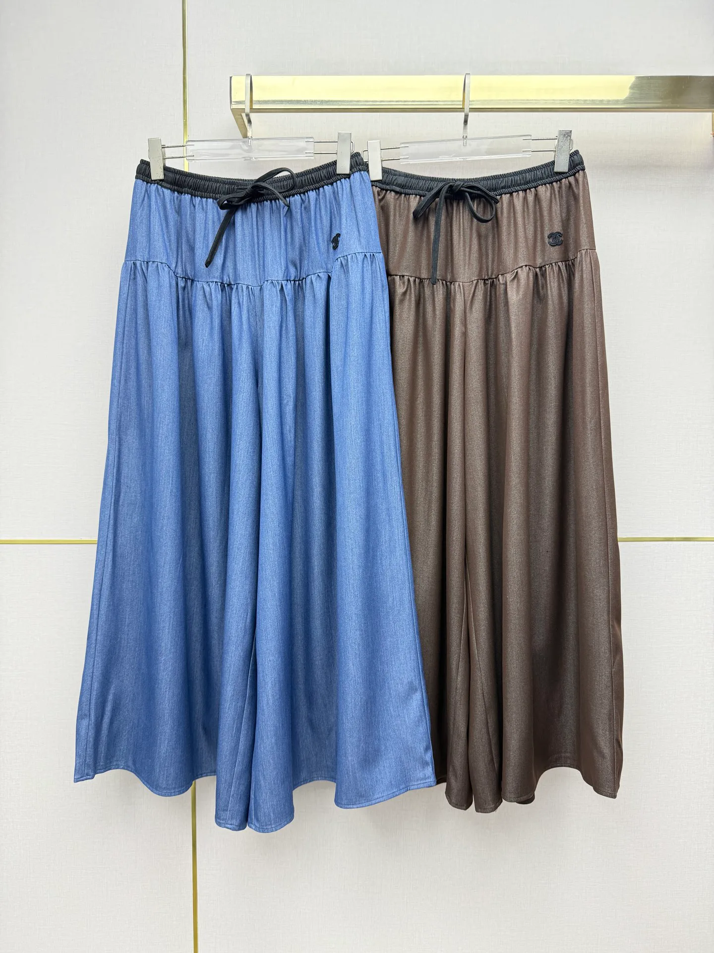 Women's Trousers CHANEL 18298506