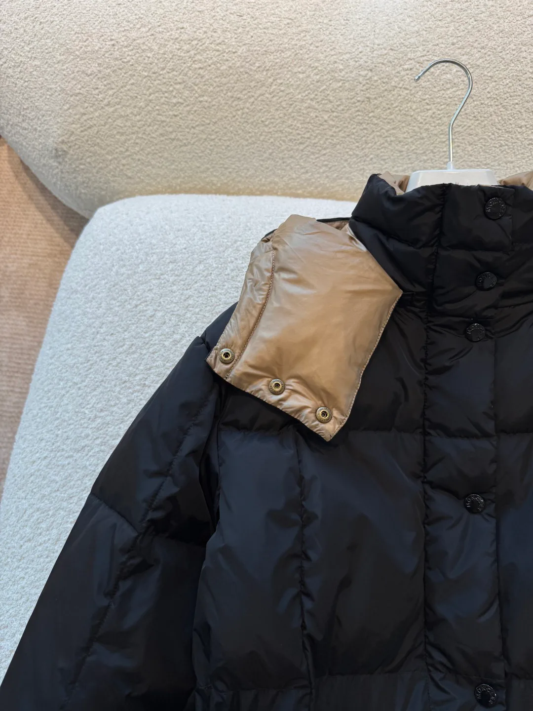 Women's Jackets And Down Jackets MONCLER 18189304