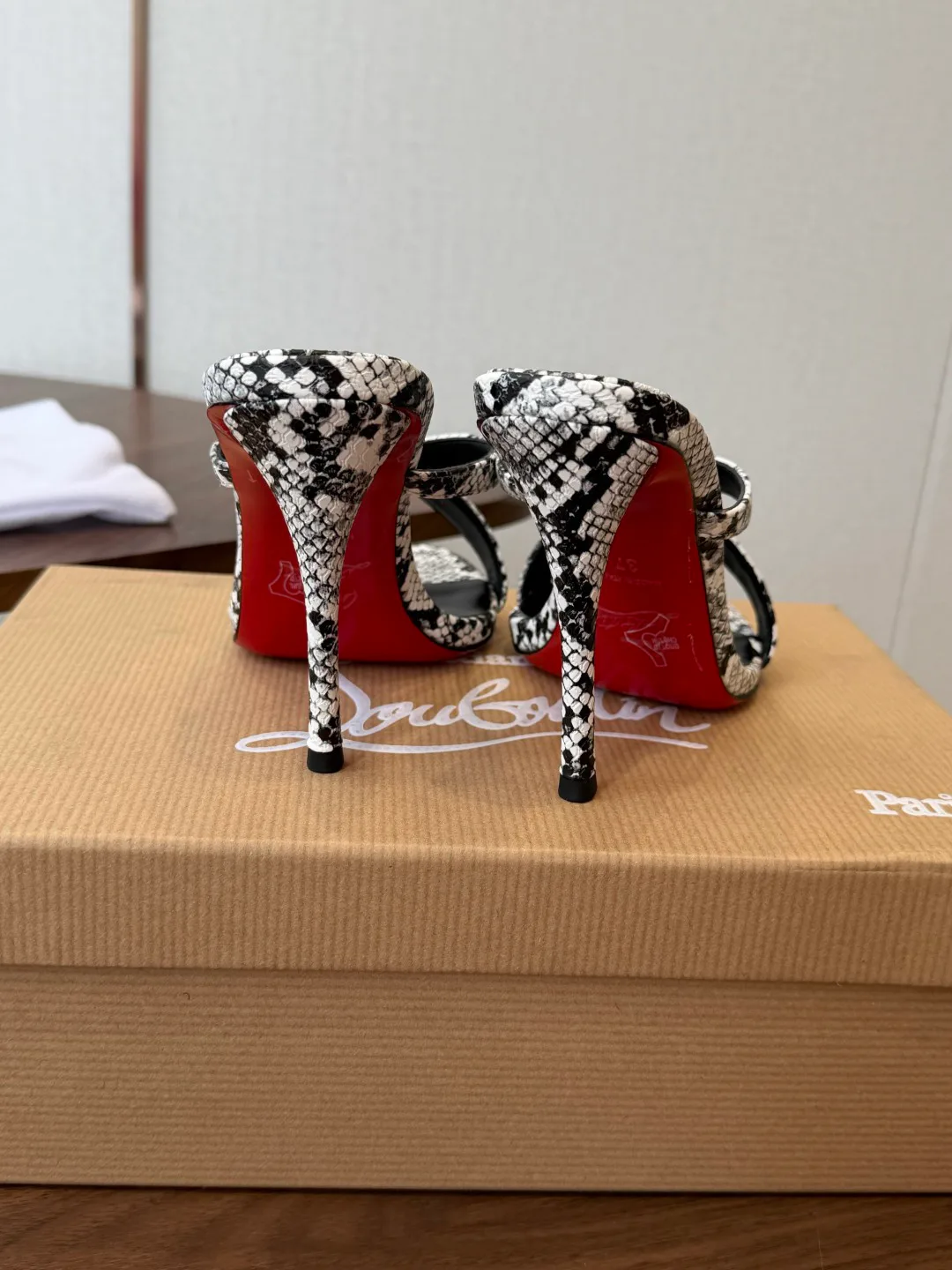 Women's Open-Toe Sandals CHRISTIAN LOUBOUTIN 18183080