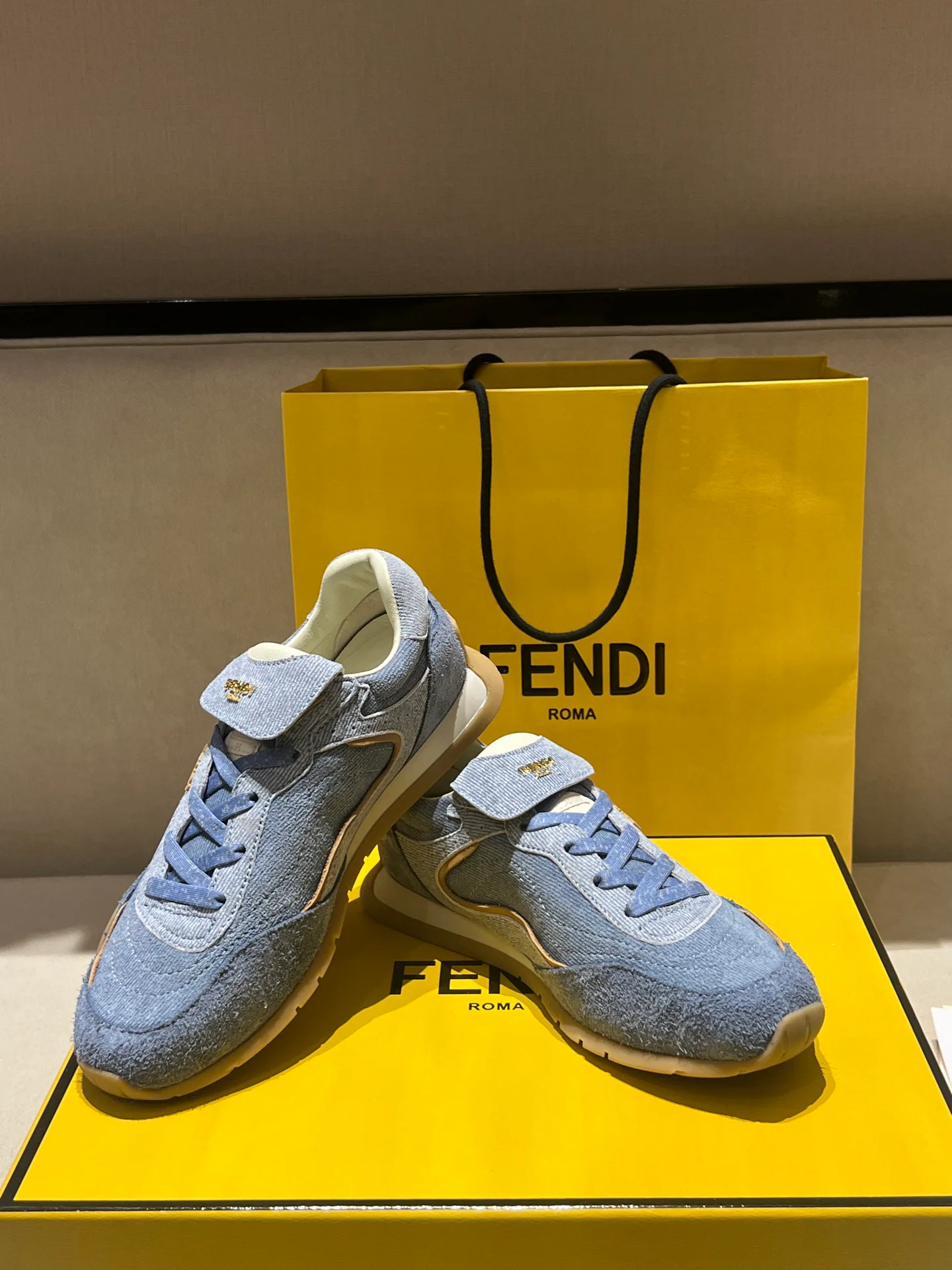 Women's Sneakers FENDI 18020719