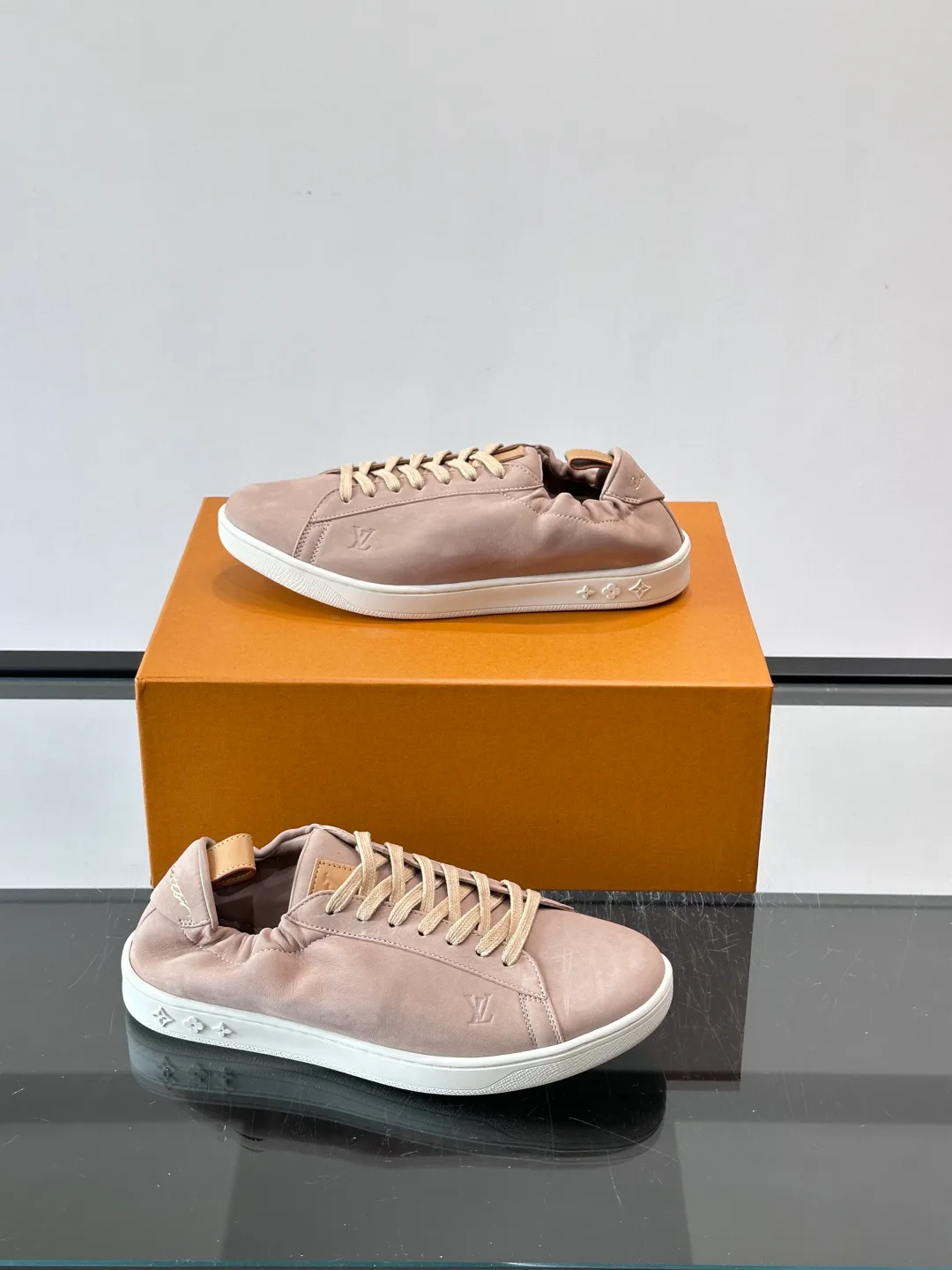 Men's Sneakers LOUIS VUITTON 18263704