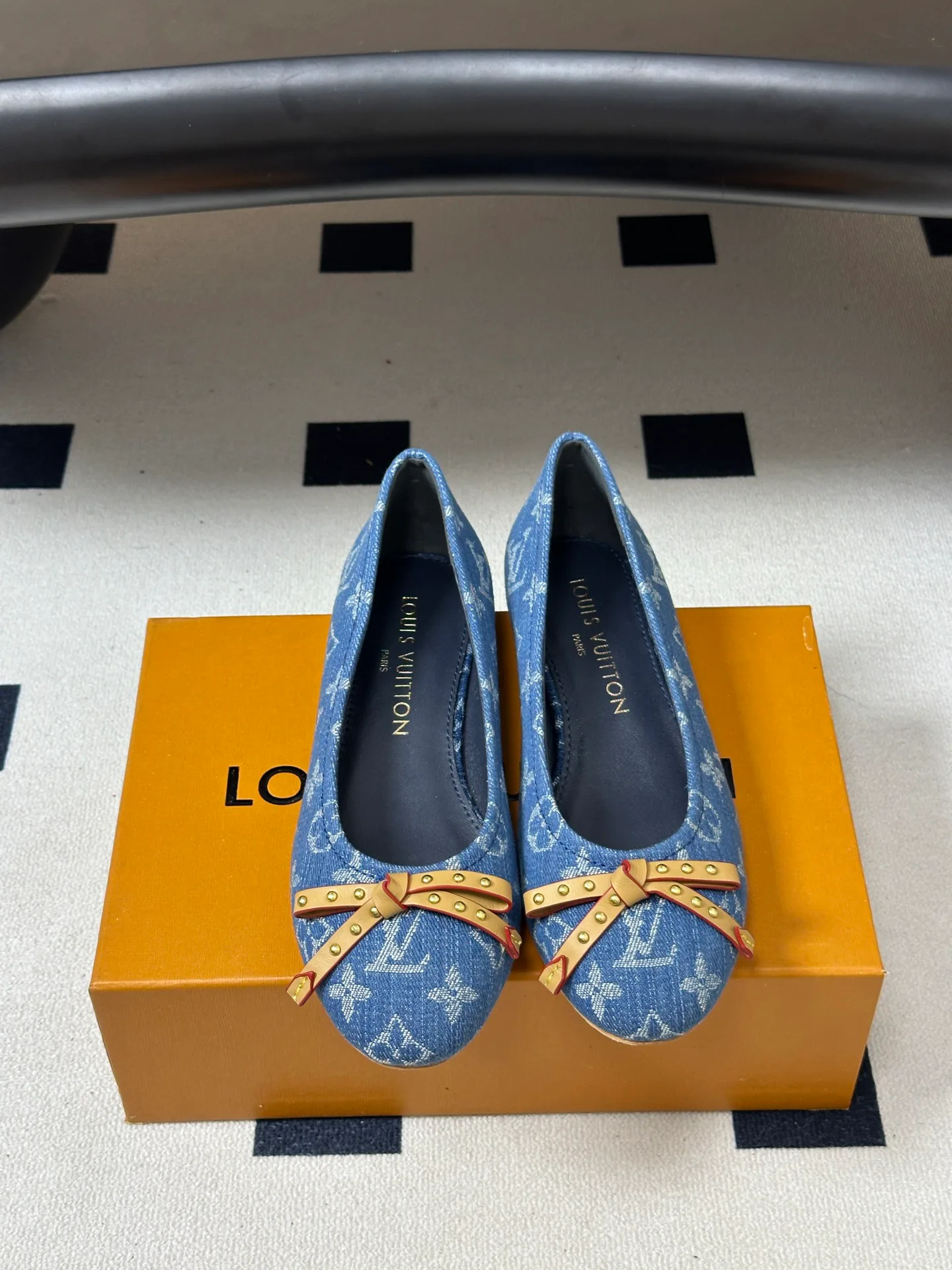 Women's Ballet Flats LOUIS VUITTON 18049411