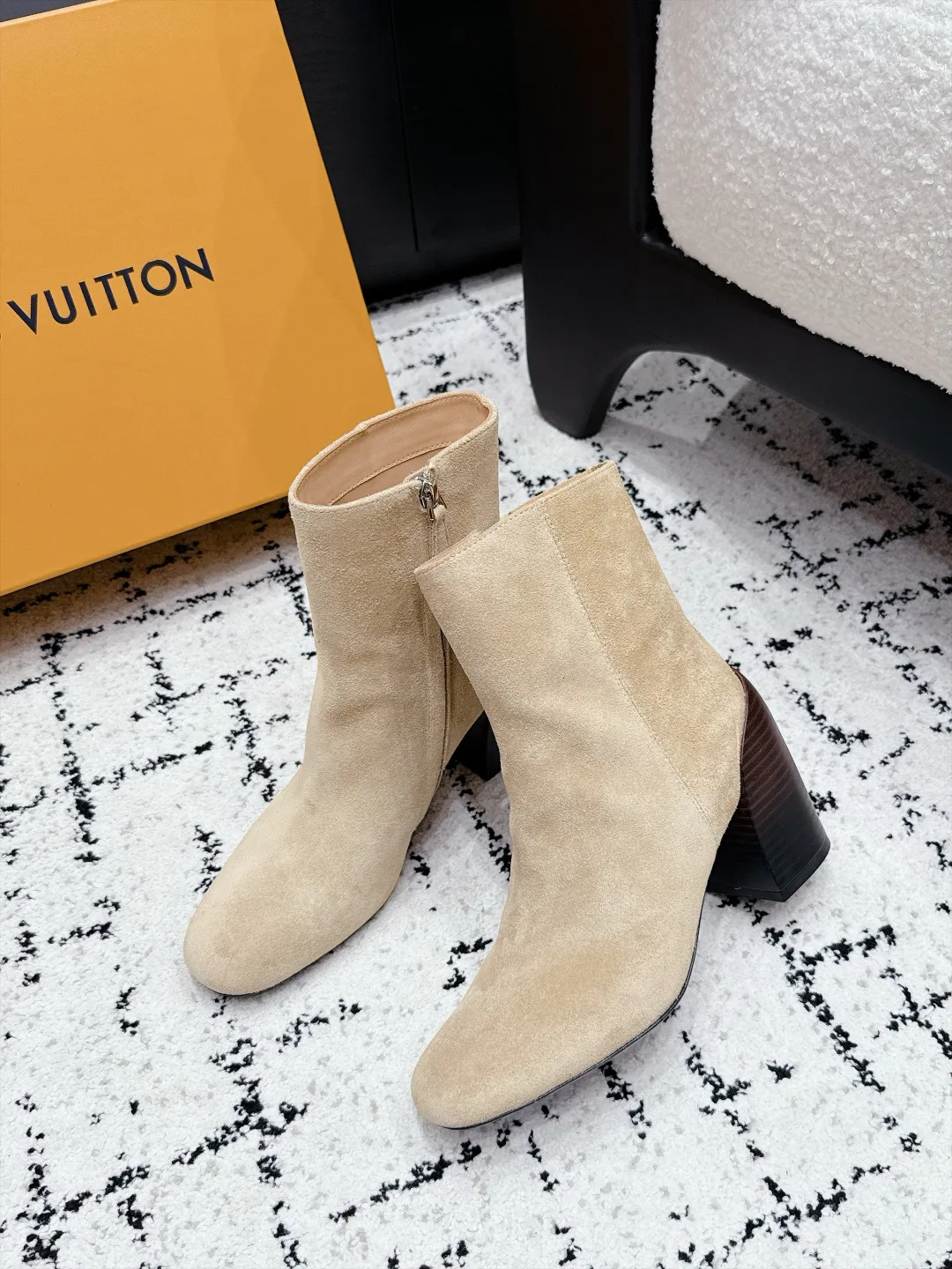 Women's Booties LOUIS VUITTON 18454409