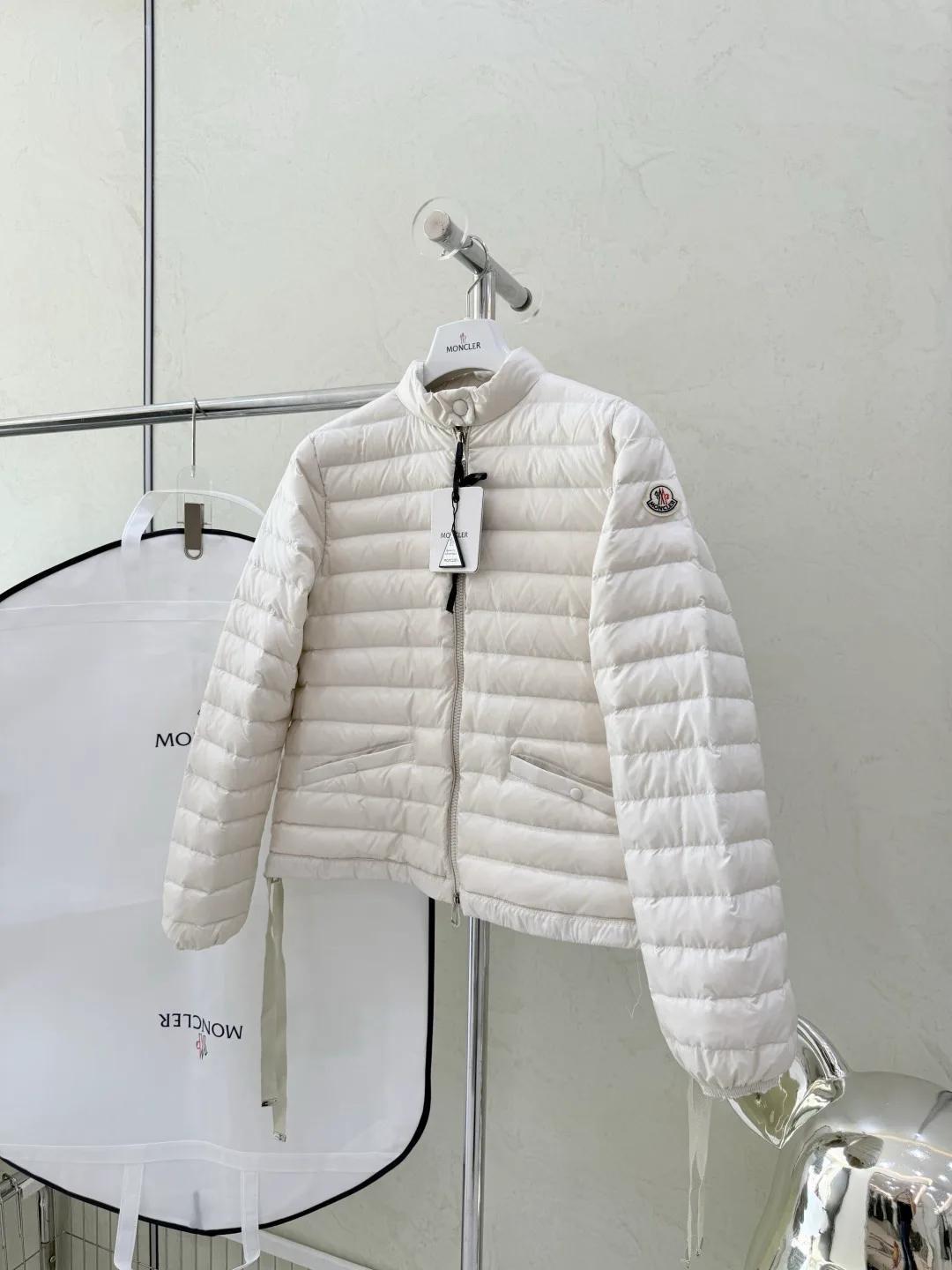 Women's Jackets And Down Jackets MONCLER 18052704