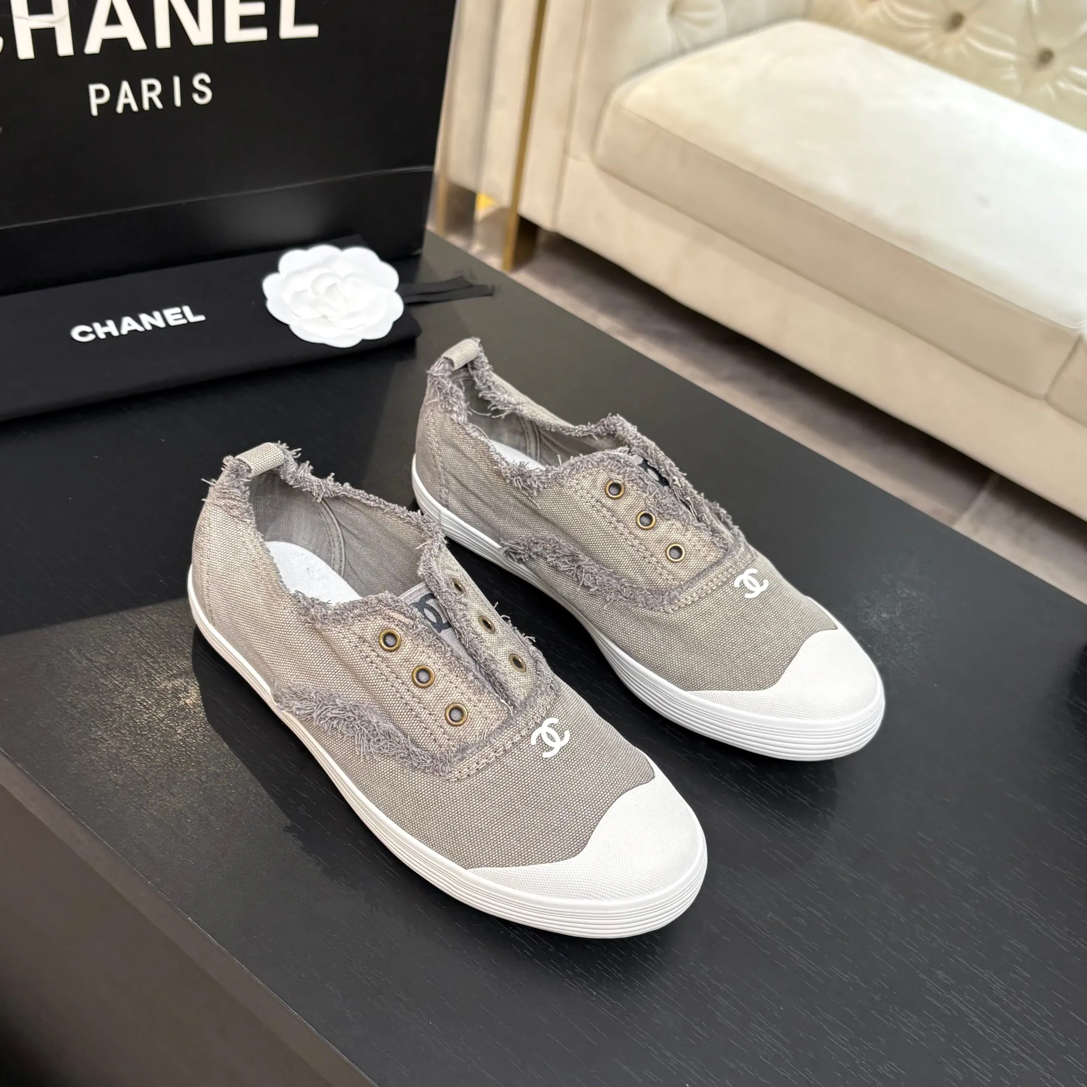 Women's Sneakers CHANEL 18062814