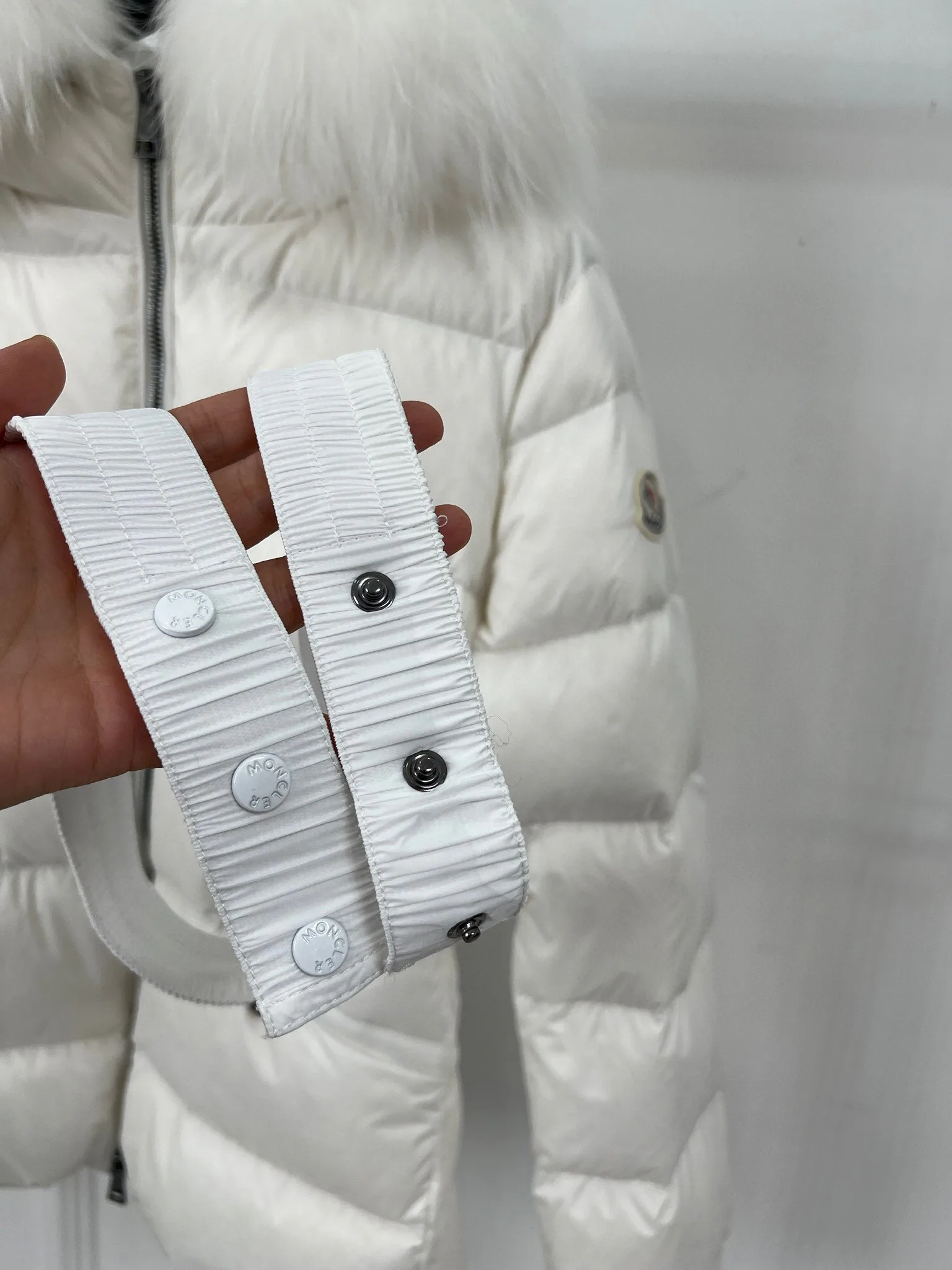Women's Jackets And Down Jackets MONCLER 18416114
