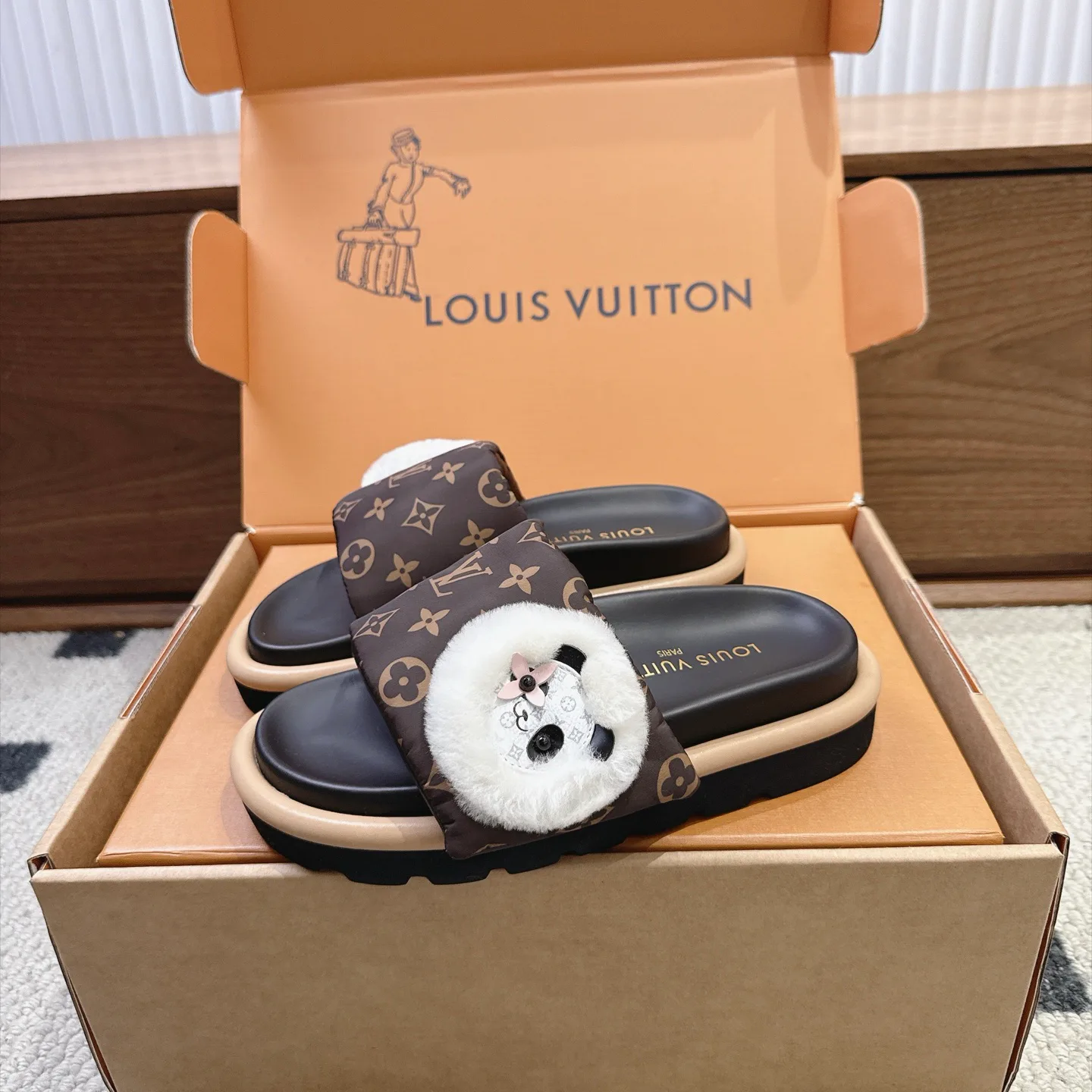 Women's Flip-Flops LOUIS VUITTON 18025805