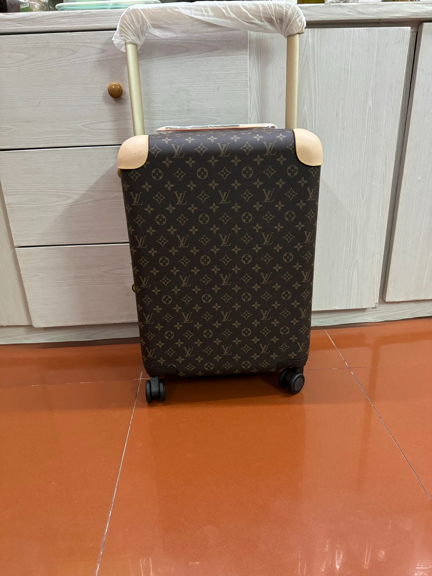 Suitcases LOUIS VUITTON 18366333