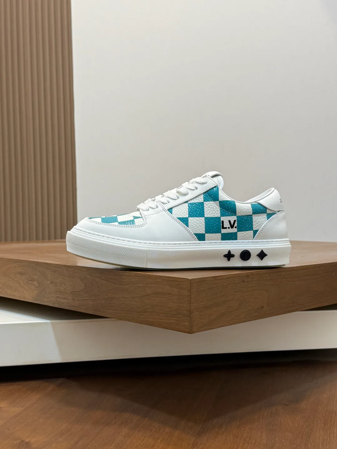 Men's Sneakers LOUIS VUITTON 17447612
