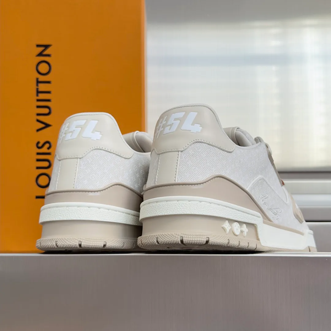 Women's Sneakers LOUIS VUITTON 18092949
