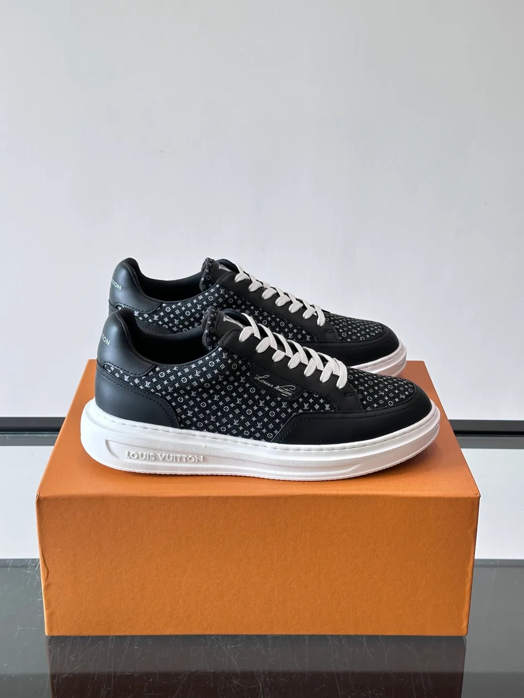 Women's Sneakers LOUIS VUITTON 18102291