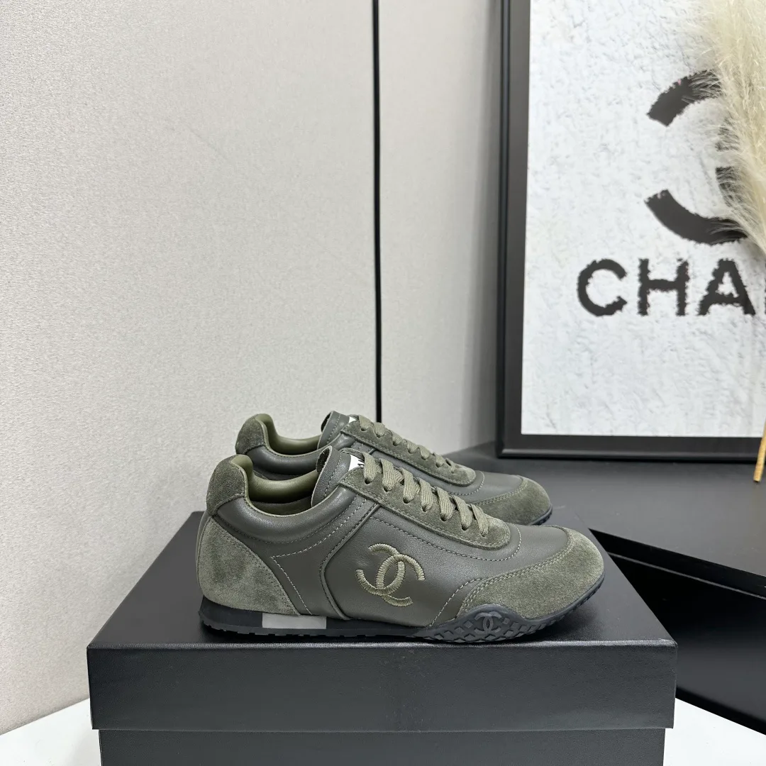 Women's Sneakers CHANEL 18083879