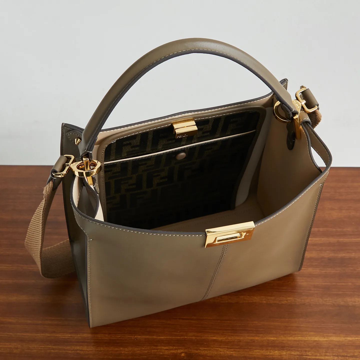 Women's Classic Handbags FENDI 17941563