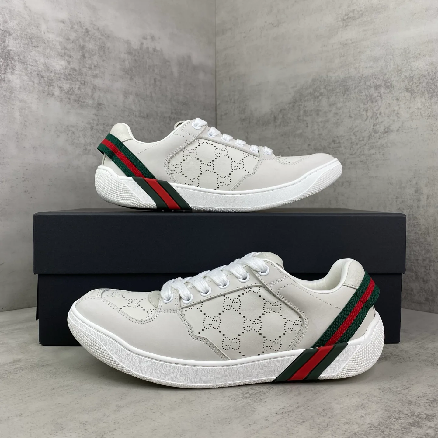 Women's Sneakers GUCCI 18437399