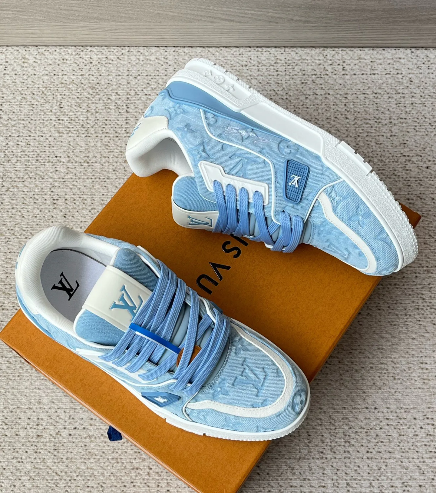 Women's Sneakers LOUIS VUITTON 17972118