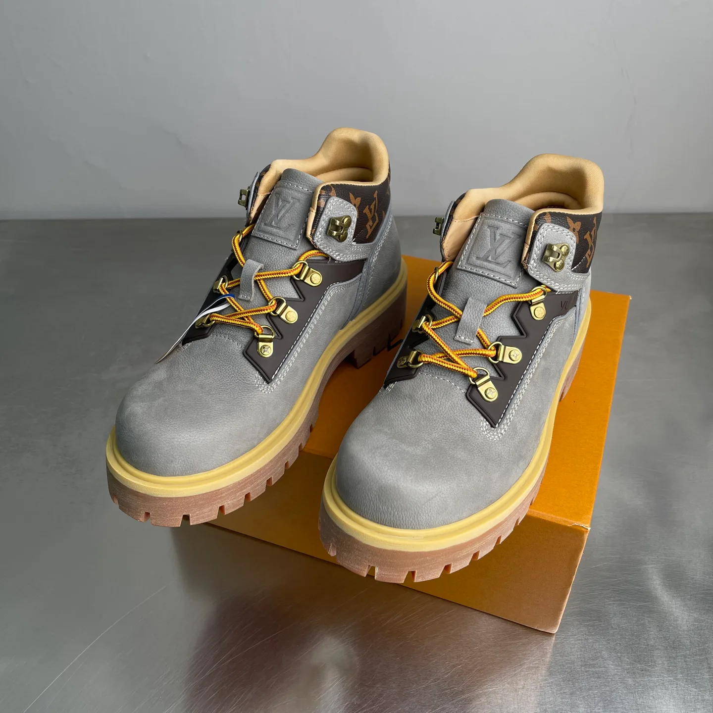 Men's Ankle Boots LOUIS VUITTON 18469311