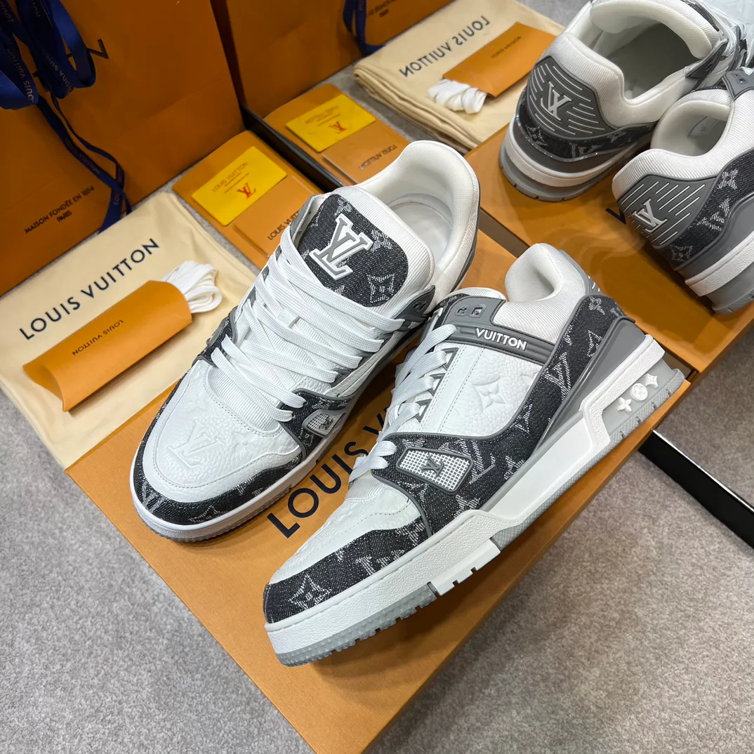 Women's Sneakers LOUIS VUITTON 18121614