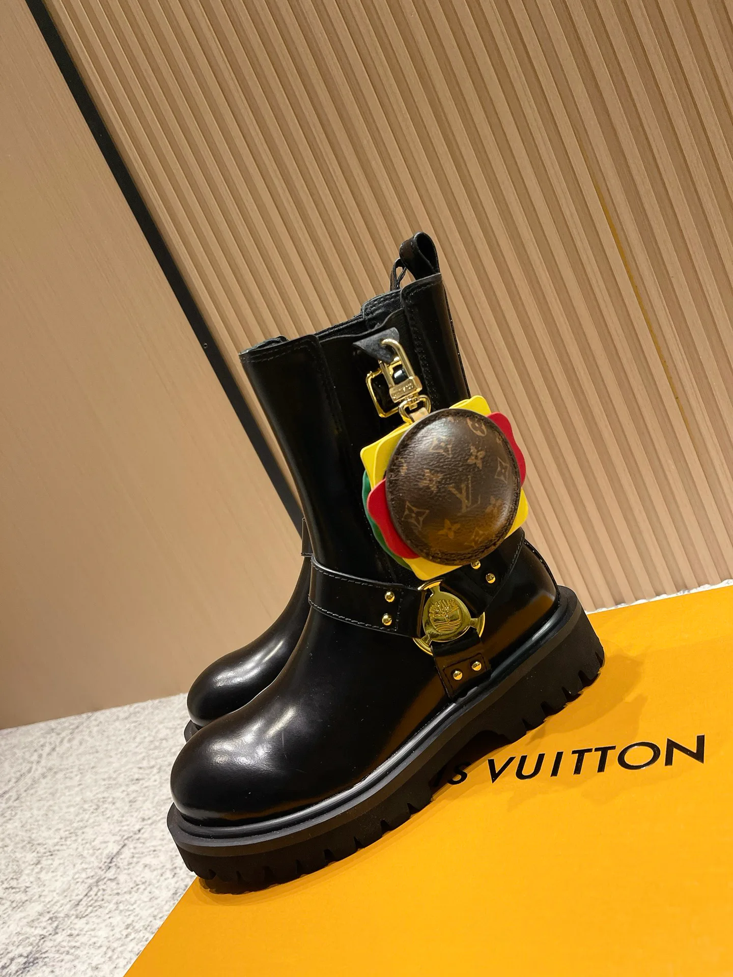 Ботинки Женские Louis Vuitton 18618957
