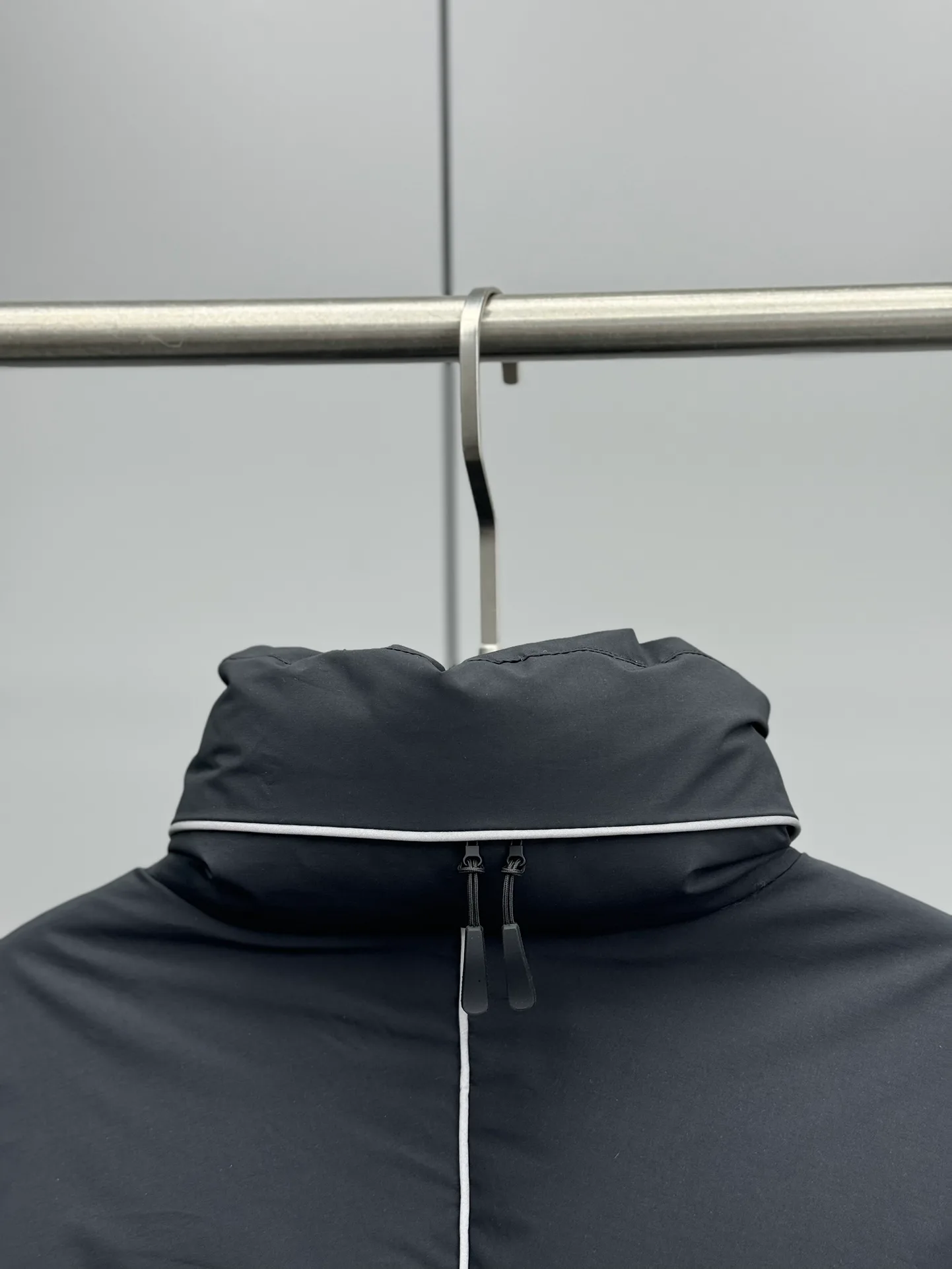 Women's Jackets And Down Jackets MONCLER 17939203